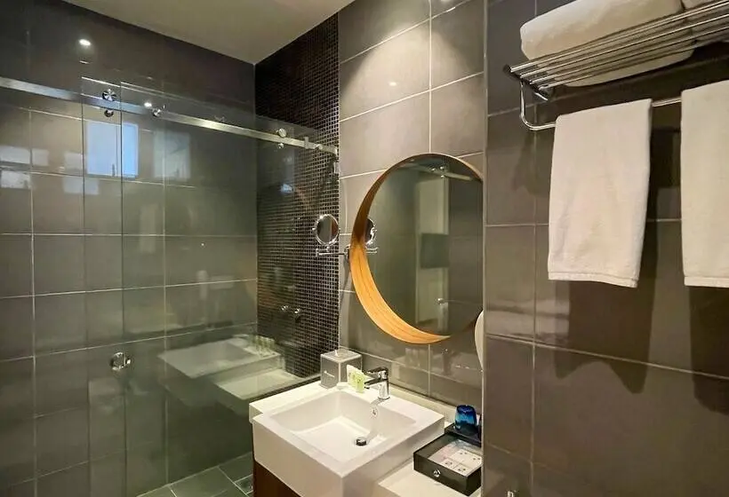 اتاق لوکس با چشم‌انداز دریا, Swiss Belhotel Kuantan