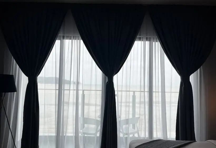 اتاق لوکس با چشم‌انداز دریا, Swiss Belhotel Kuantan