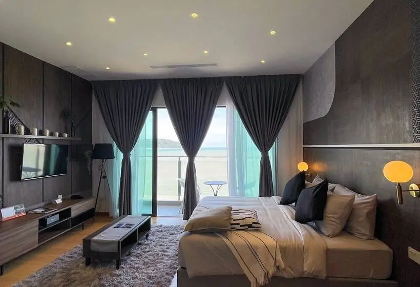 اتاق لوکس با چشم‌انداز دریا, Swiss Belhotel Kuantan