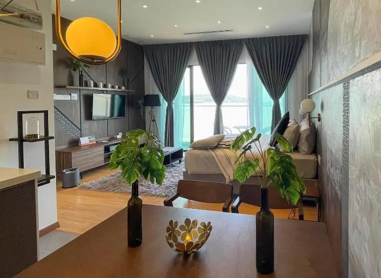 اتاق لوکس با چشم‌انداز دریا, Swiss Belhotel Kuantan