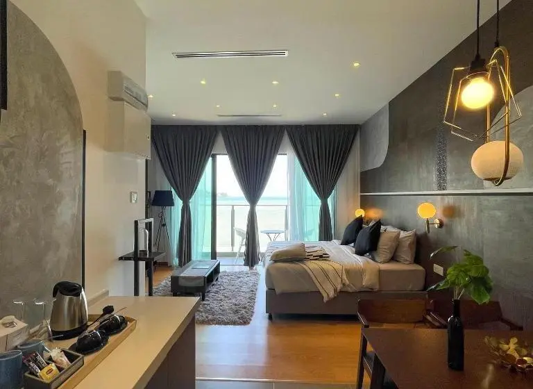اتاق لوکس با چشم‌انداز دریا, Swiss Belhotel Kuantan