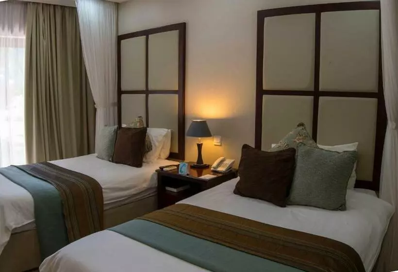 اتاق استاندارد با چشم‌انداز رودخانه, Azambezi River Lodge