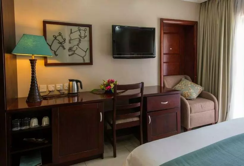 اتاق استاندارد با چشم‌انداز باغ, Azambezi River Lodge