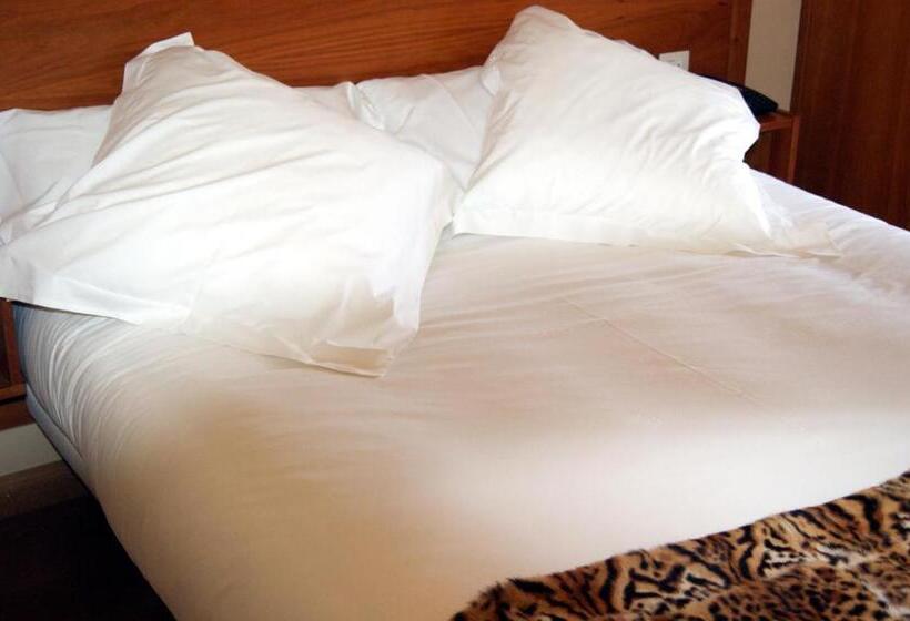 اتاق استاندارد, El Retiro De Cardea