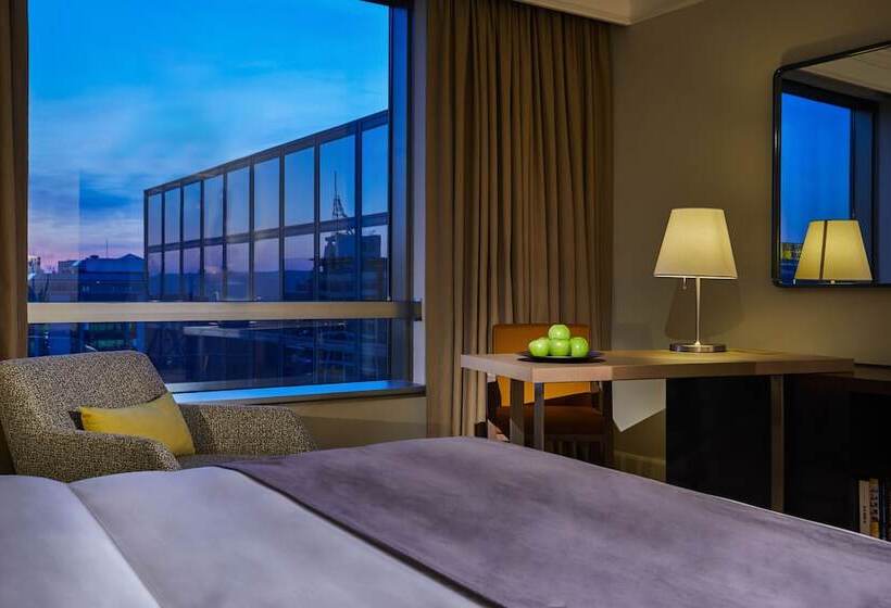 غرفة كلوب, Hyatt Regency Belgrade