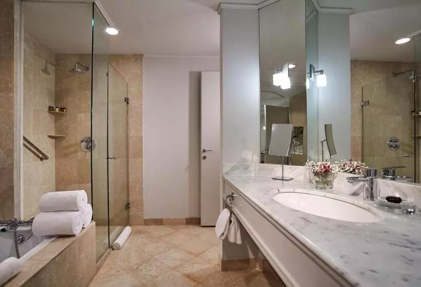 キングサイズベッドのクラブルーム, Hyatt Regency Belgrade