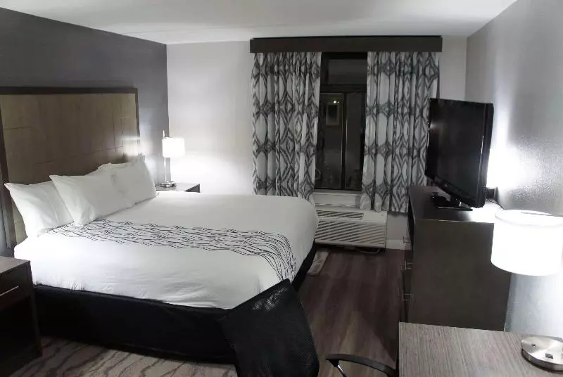 اتاق استاندارد با تخت بزرگ, La Quinta By Wyndham Raleigh Downtown North