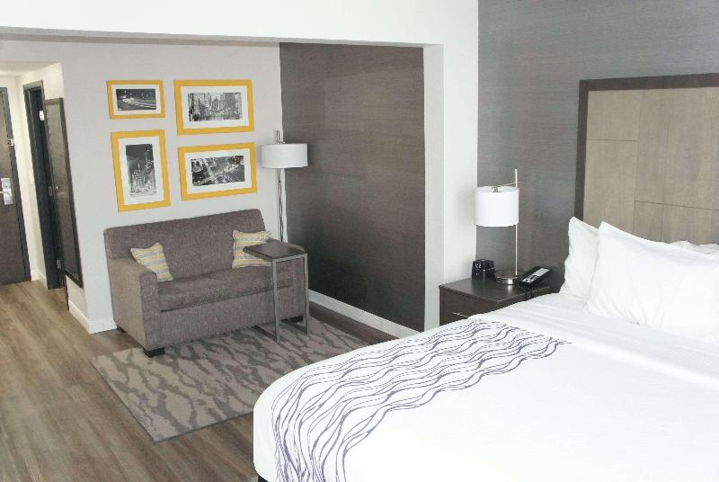 اتاق لوکس با تخت بزرگ, La Quinta By Wyndham Raleigh Downtown North