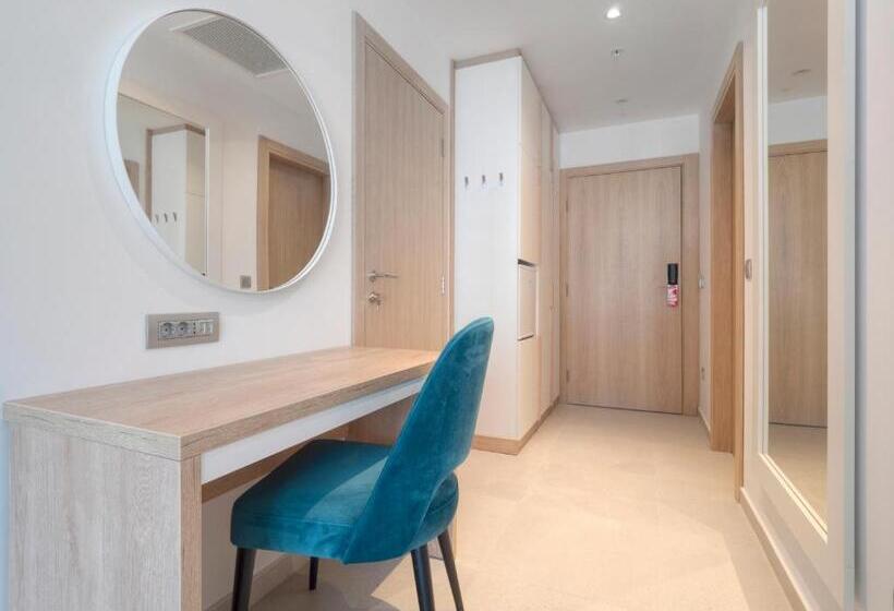 اتاق سوپریور, Montenegro