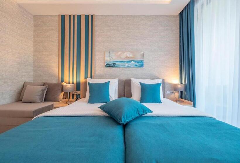 اتاق سوپریور, Montenegro