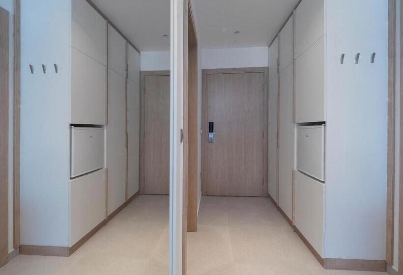 اتاق سوپریور با چشمانداز جانبی دریا, Montenegro