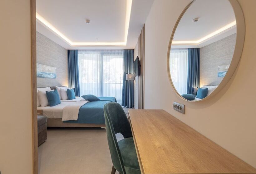 اتاق سوپریور, Montenegro