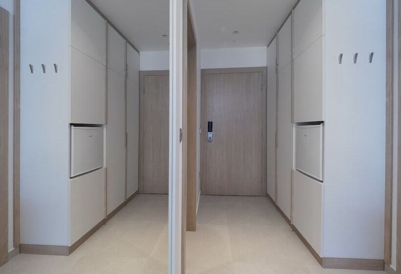 اتاق سوپریور, Montenegro