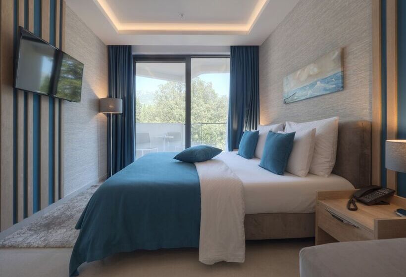 اتاق سوپریور, Montenegro