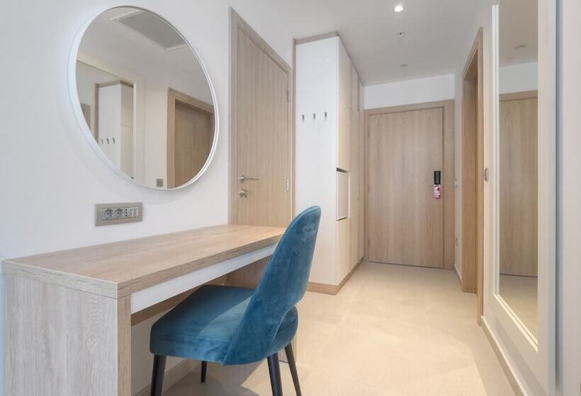 اتاق سوپریور, Montenegro