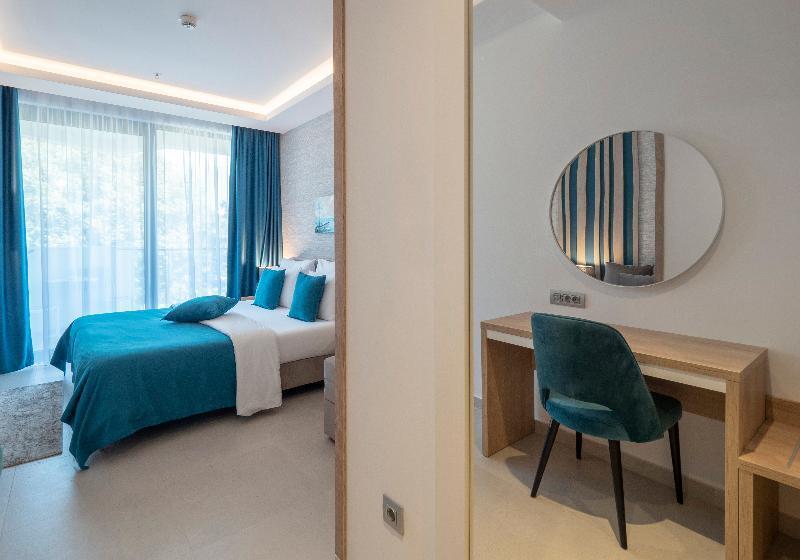 اتاق سوپریور, Montenegro