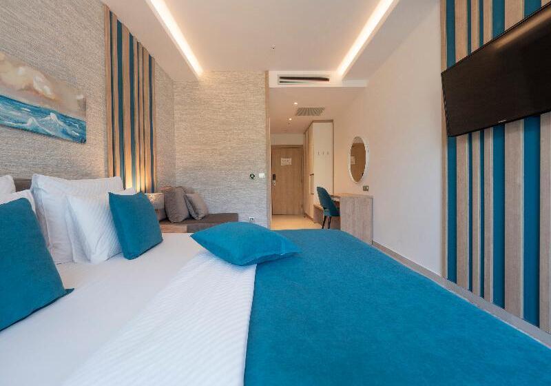 اتاق سوپریور با چشمانداز جانبی دریا, Montenegro