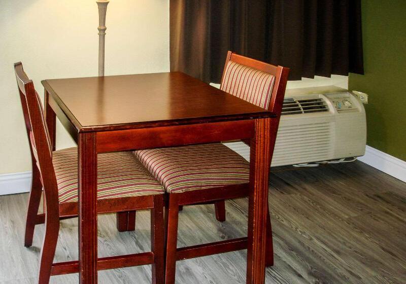 اتاق سوپریور, Montenegro