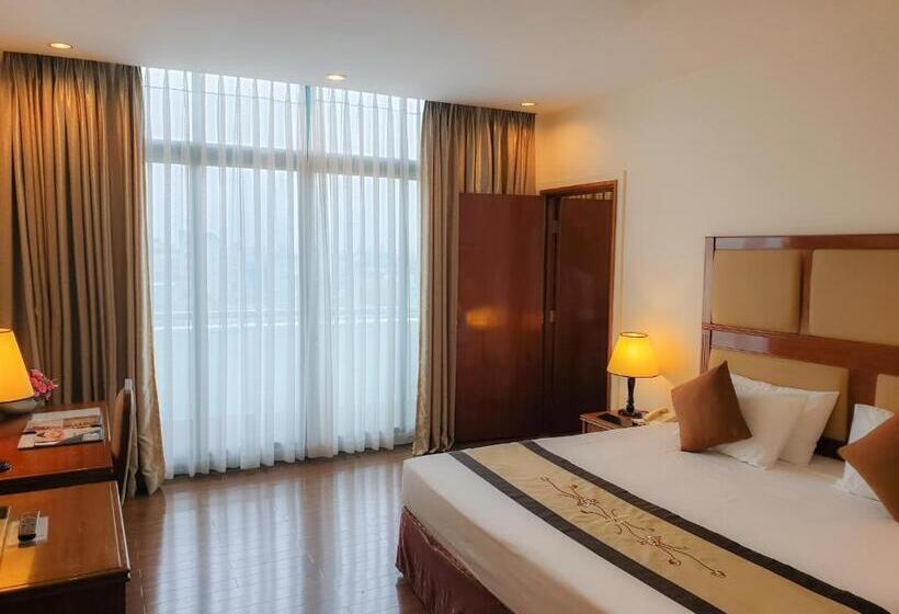 اتاق اجرایی, Ramana Saigon