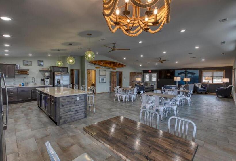 منزل 4 غرف نوم, Lewis & Clark Resort