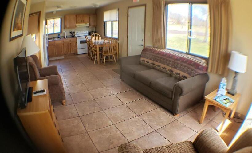 منزل غرفتين نوم, Lewis & Clark Resort