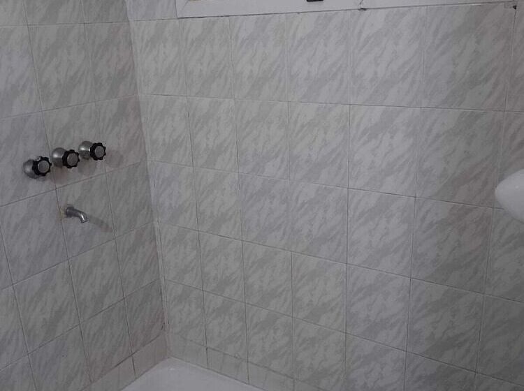 اتاق استاندارد یک نفره, Aldeano