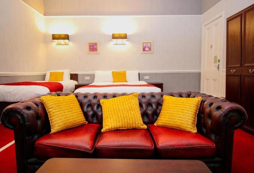 חדר סטנדרט לשלושה, Ambassador