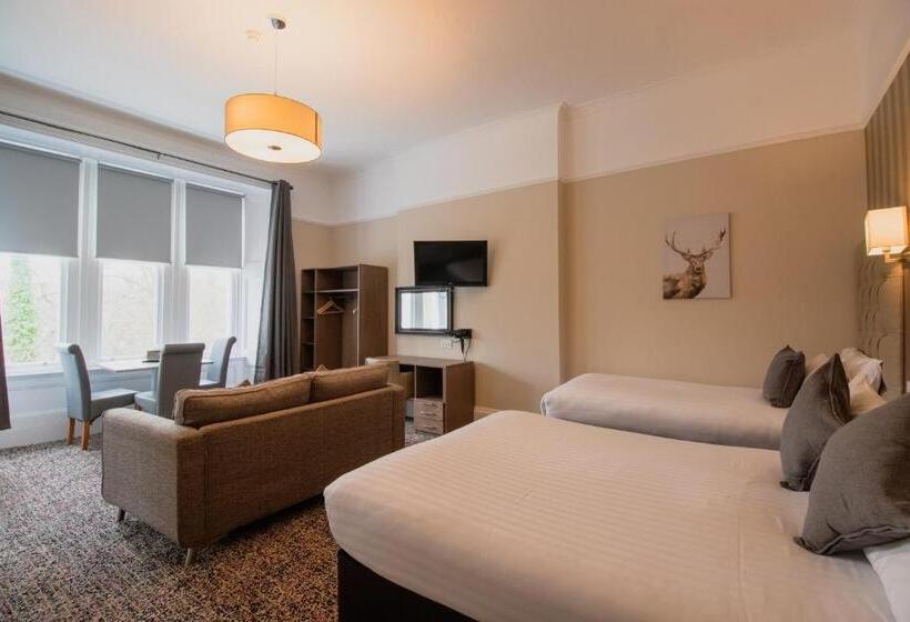 חדר סטנדרט לשלושה, Ambassador