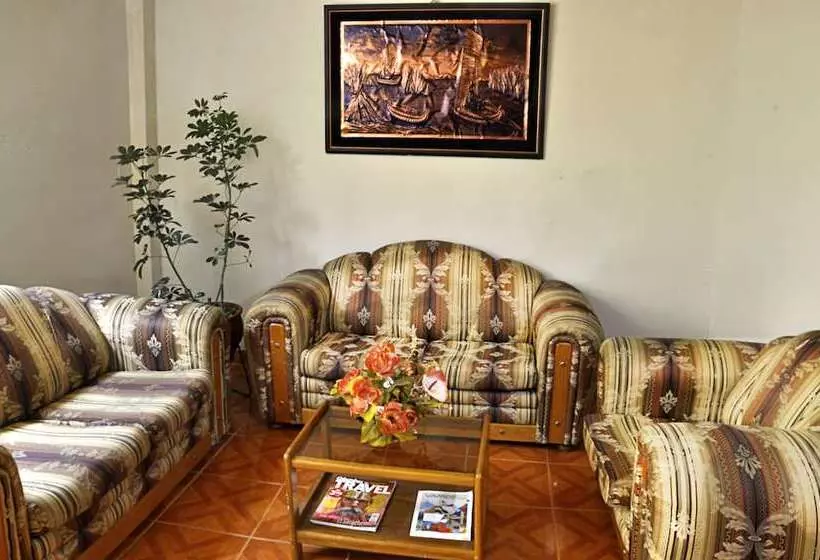 اتاق استاندارد سه نفره, Balsa Inn