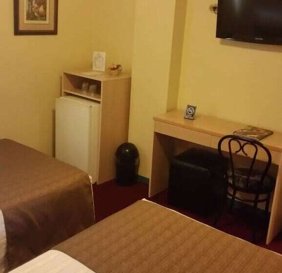 اتاق استاندارد سه نفره, Embajadores