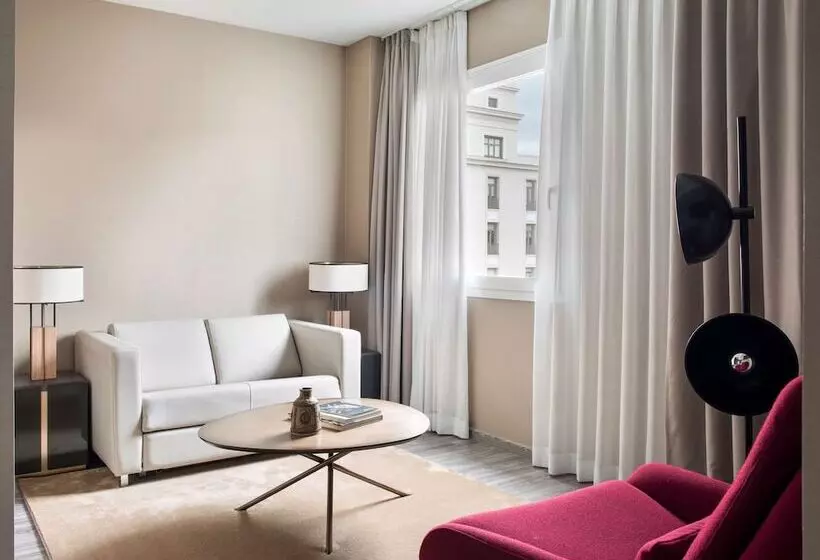 سوییت جونیور, NH Collection Madrid Suecia