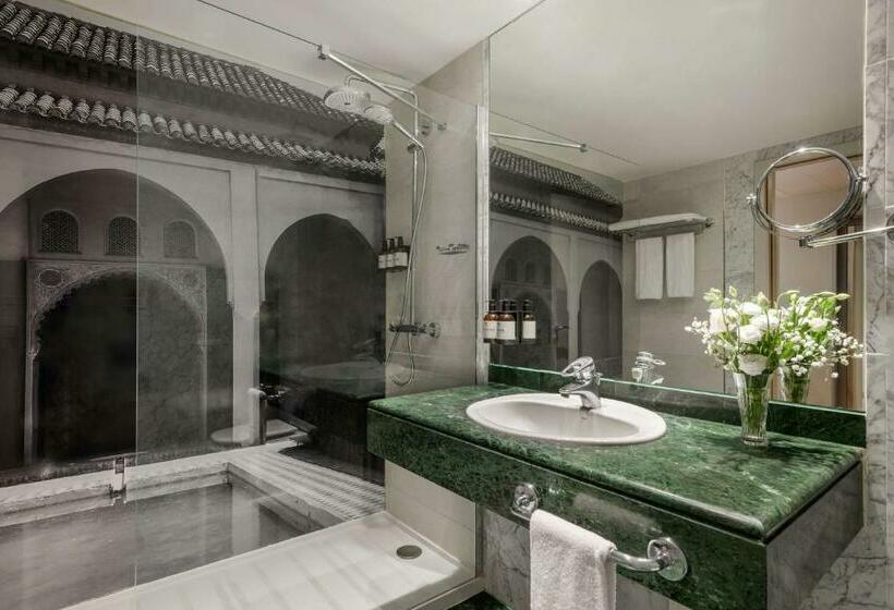 اتاق خانوادگی, NH Malaga