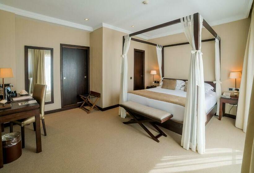 オーシャンビュースイート, Nixe Palace