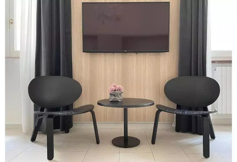 اتاق استاندارد سه نفره, Olga's House