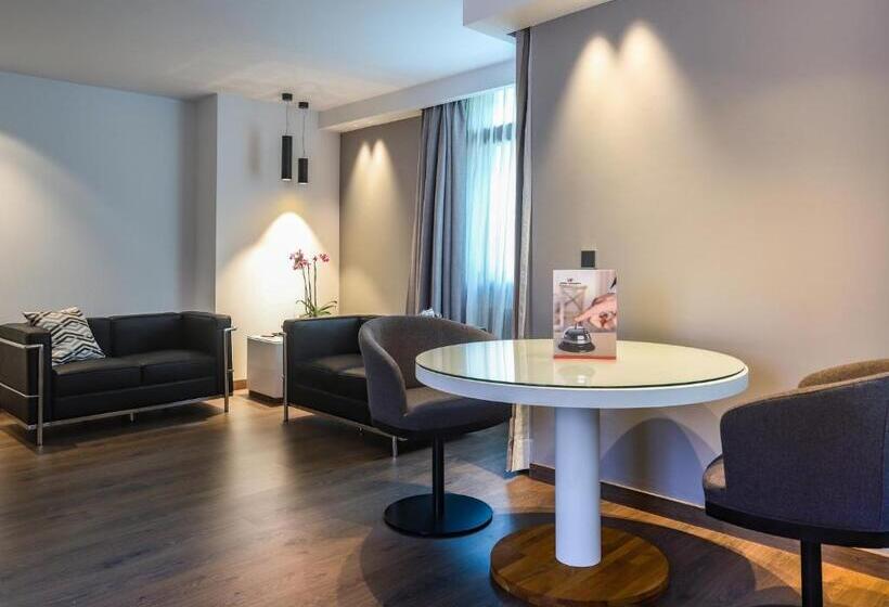 سوئیت جونیور با چشمانداز کوهستان, Panorama