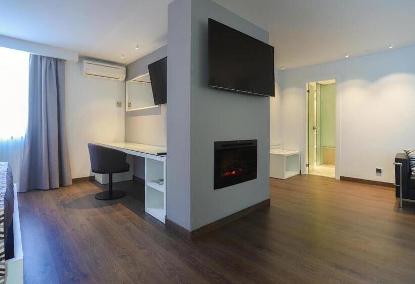 سوئیت جونیور با چشمانداز کوهستان, Panorama