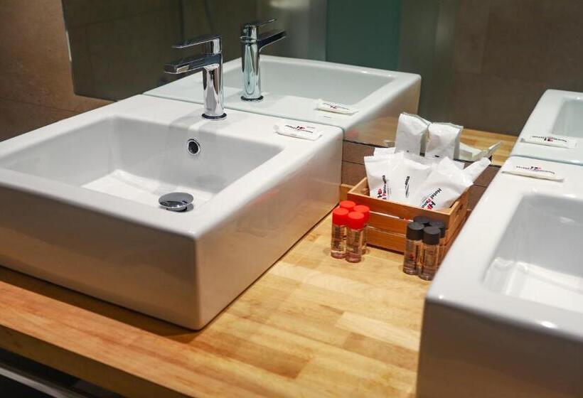 سوئیت جونیور با چشمانداز کوهستان, Panorama