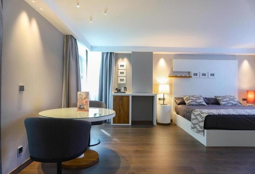 سوئیت جونیور با چشمانداز کوهستان, Panorama