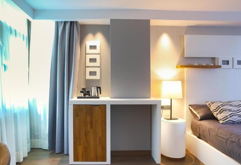 سوئیت جونیور با چشمانداز کوهستان, Panorama