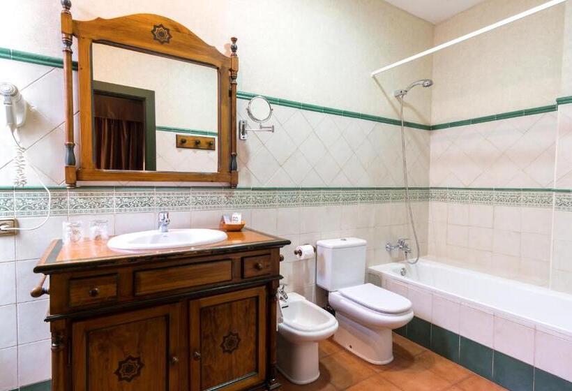 اتاق سوپریور با چشمانداز شهر, Plaza Nueva