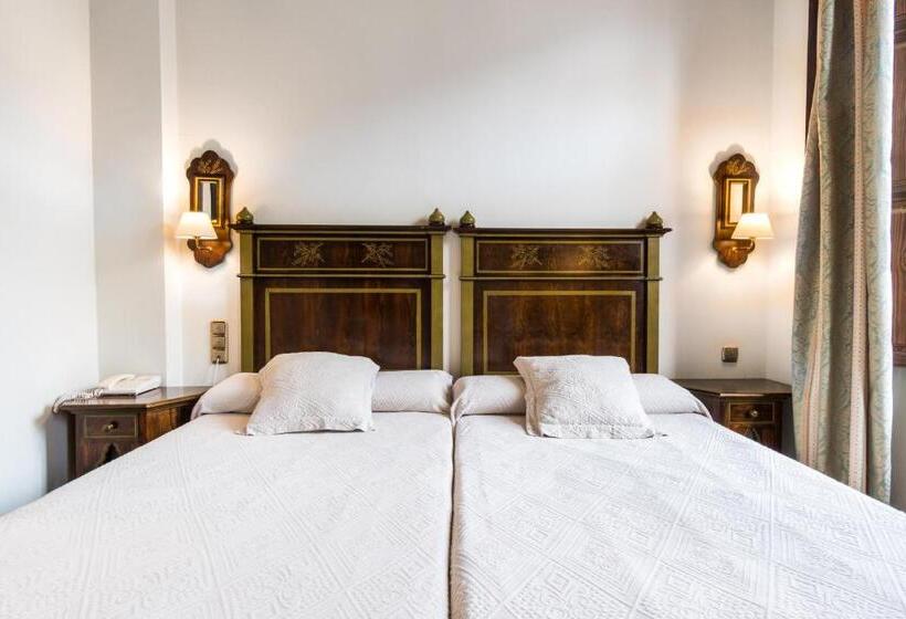 اتاق سوپریور با چشمانداز شهر, Plaza Nueva