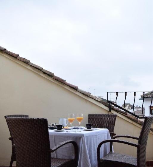 اتاق خانوادگی, Plaza Nueva