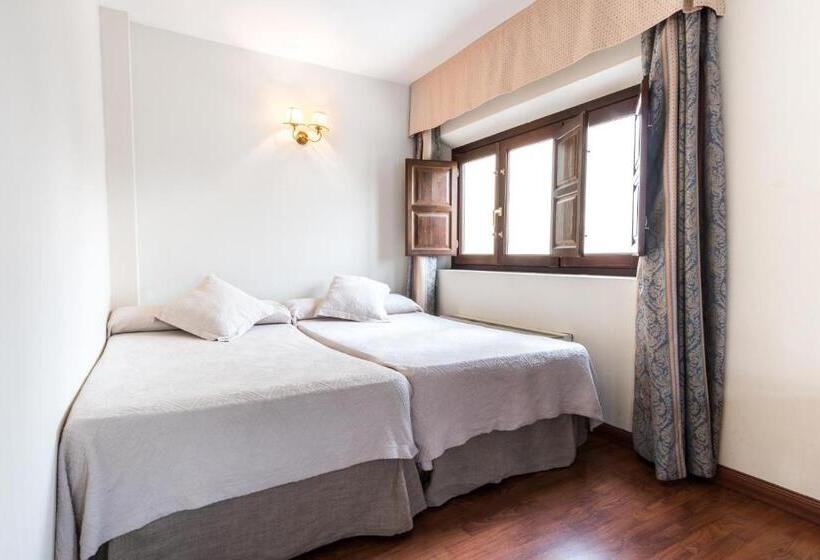 اتاق خانوادگی, Plaza Nueva