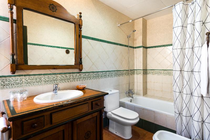 اتاق استاندارد سه نفره, Plaza Nueva