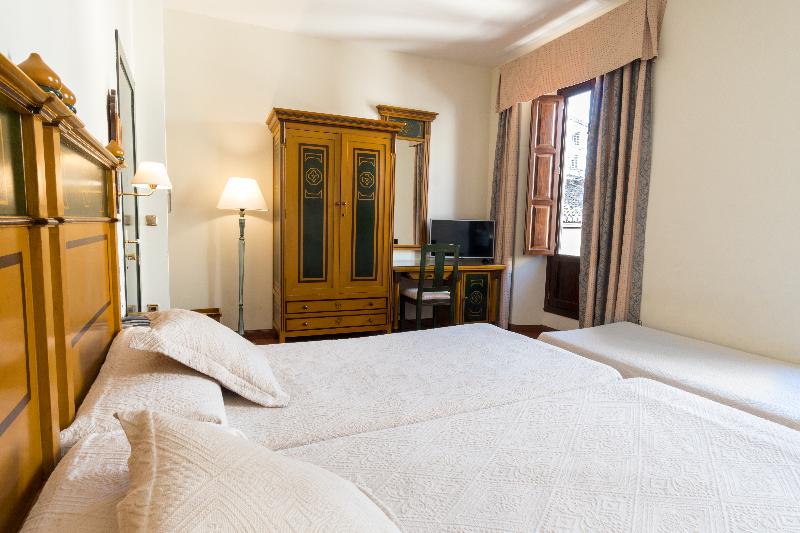 اتاق استاندارد سه نفره, Plaza Nueva