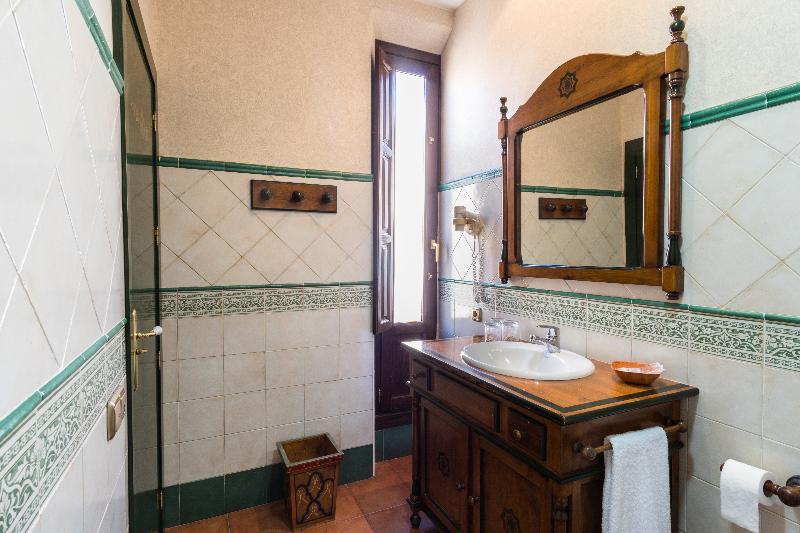 اتاق استاندارد سه نفره, Plaza Nueva