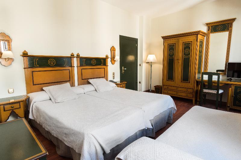 اتاق استاندارد سه نفره, Plaza Nueva