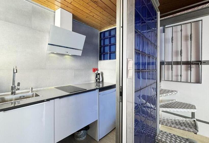 استودیوی لوکس, Posada Villa Rosa