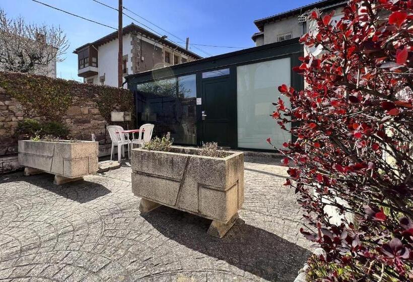 استودیوی لوکس, Posada Villa Rosa