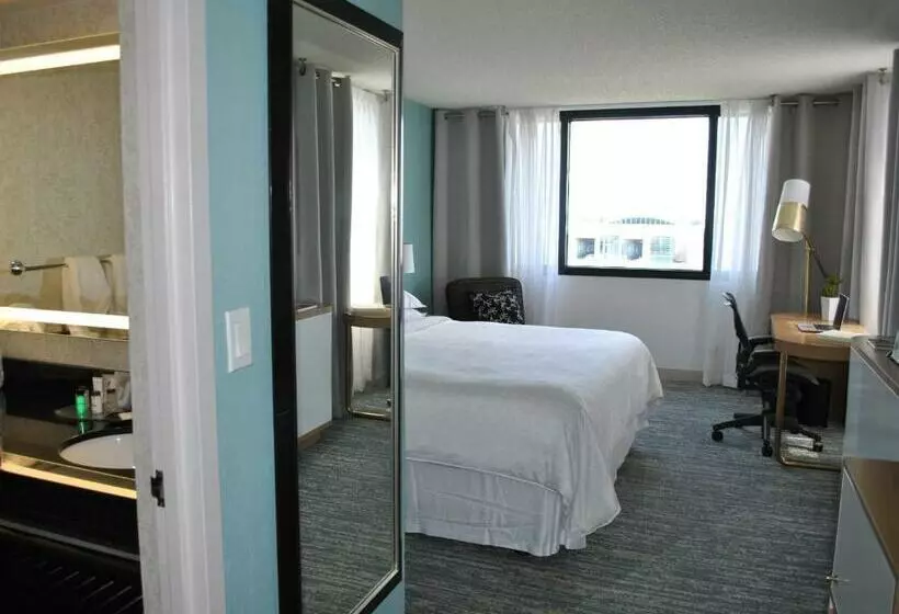 اتاق استاندارد با تخت بزرگ, Sheraton Miami Airport Hotel And Executive Meeting Center